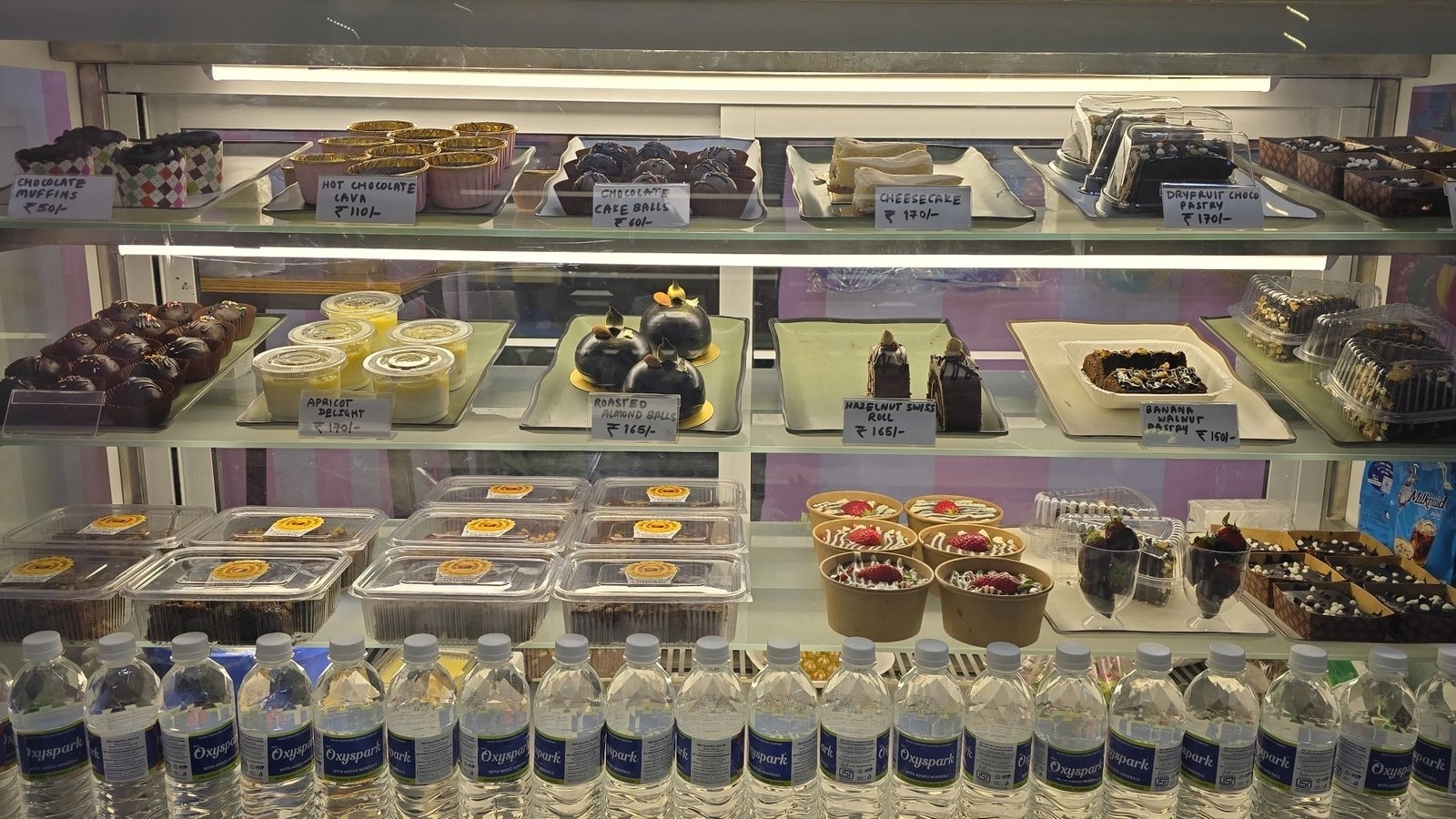 Akkis Healthy Baking Display front